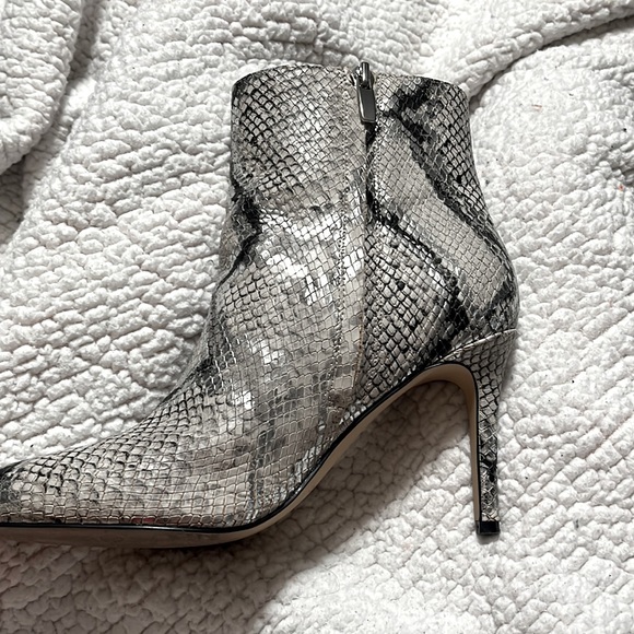 Nine West Gorgeous Snake skin texture bootie - Picture 1 of 7